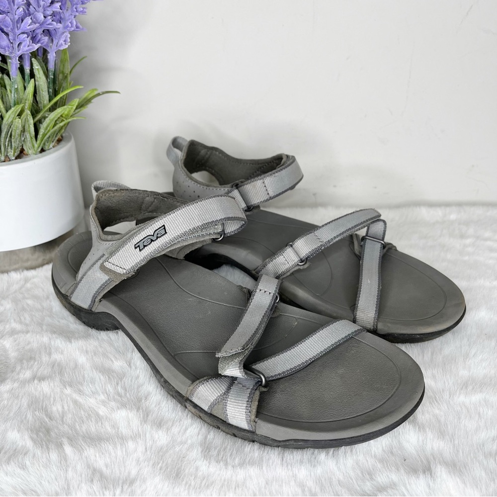 Teva Verra Gray Strappy Hook-and-Loop Sandals in Size 8